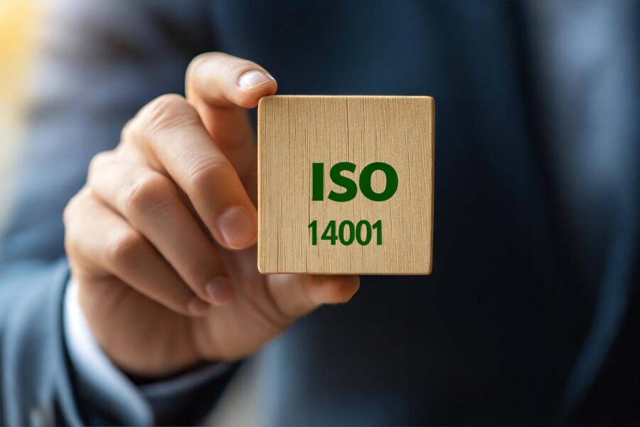 ISO 14001 czego dotyczy i jakie ma znaczenie dla firm?