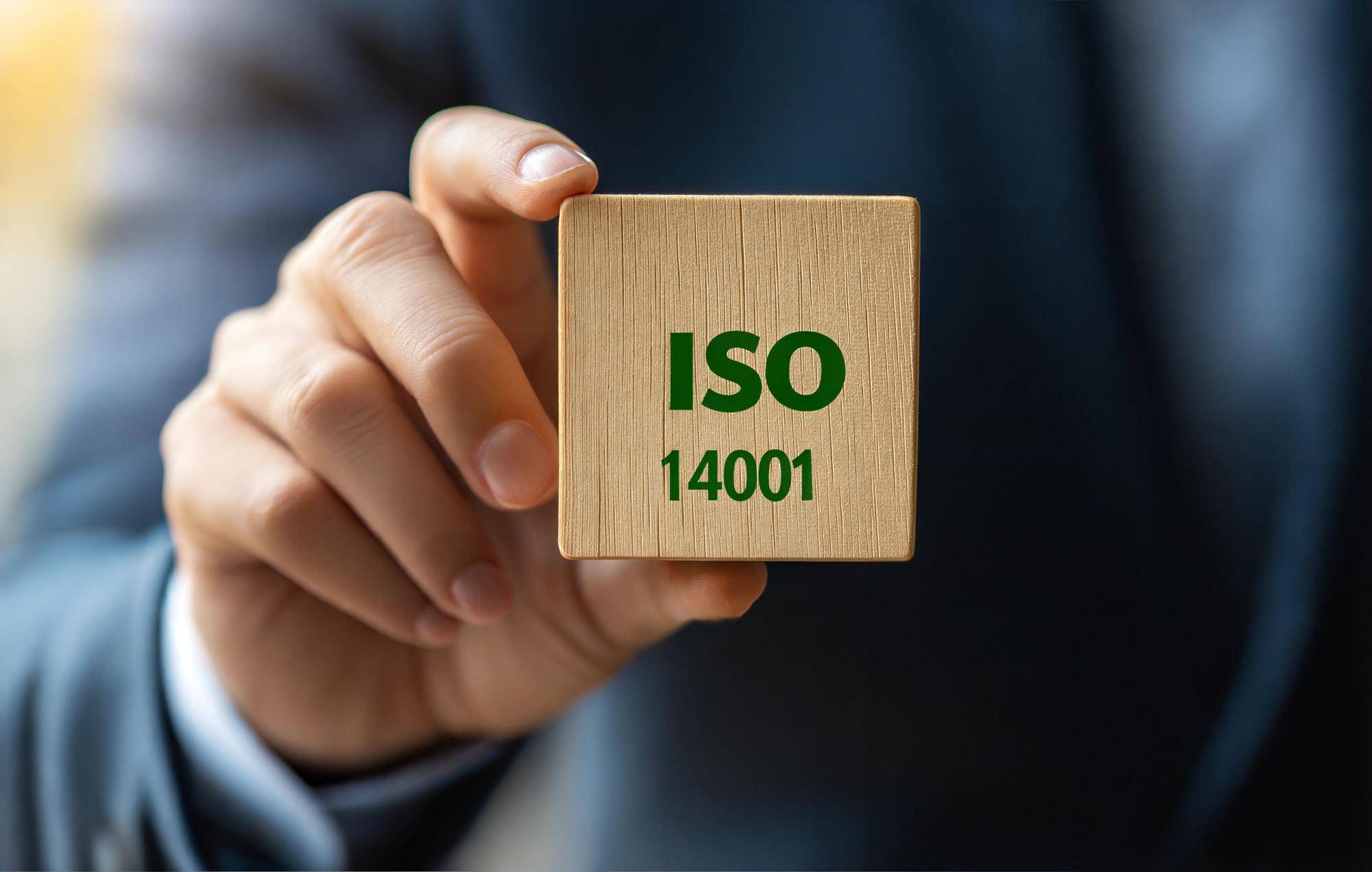 ISO 14001 czego dotyczy i jakie ma znaczenie dla firm?